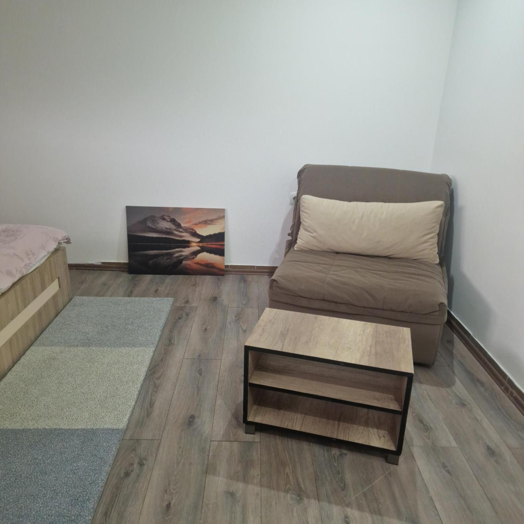 Square Apartment Paracin Exterior photo